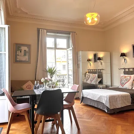 Carla's Residences F1 Hyper Centre アパート エクスレバン