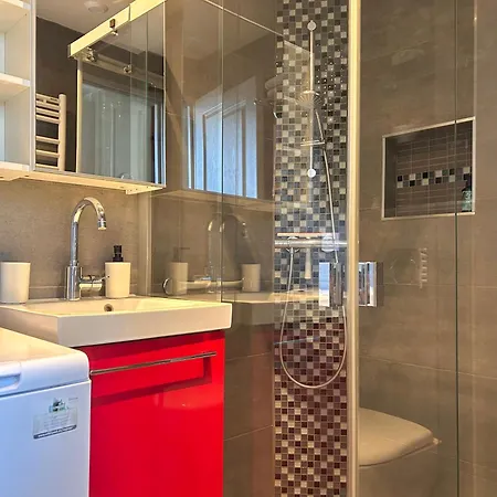 Апартаменты Carla's Residences F1 Hyper Centre Экс-ле-Бен